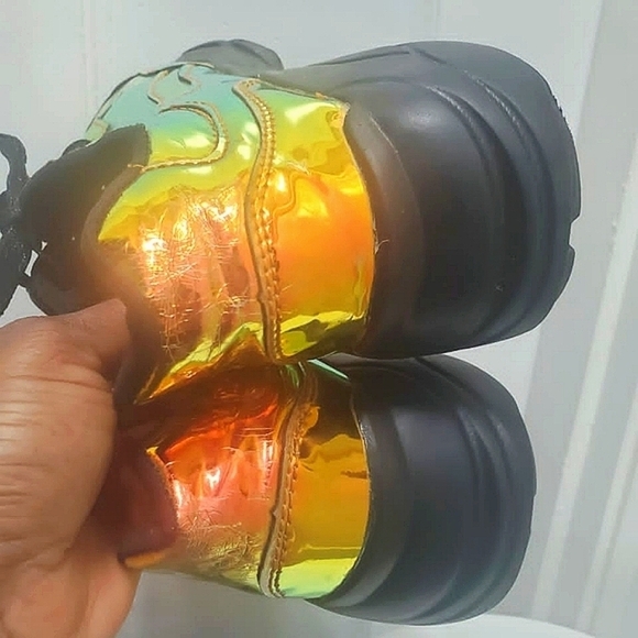 Cape Robbin Women's Holographic Iridescent Gold Sneakers 🌴 - Picture 8 of 12